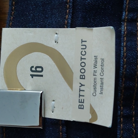 Woman's Jeans - Picture 3 of 6